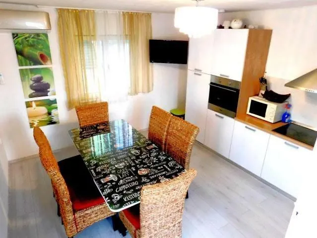 Littlevenice Appartme 50m From Sea Апартаменти Трогір