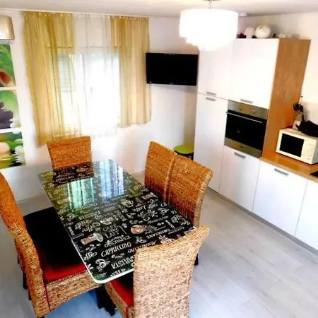 Littlevenice Appartme 50m From Sea Lägenhet Trogir